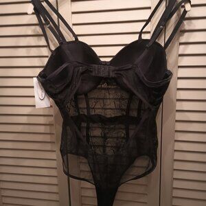 Cassandra Anika Lace Sweetheart Neck Bodysuit. Sz L